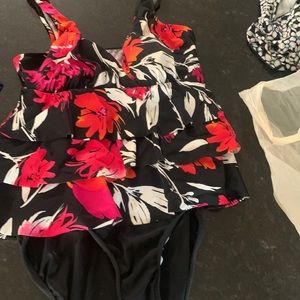 One piece bathing suit that looks like a tankini.